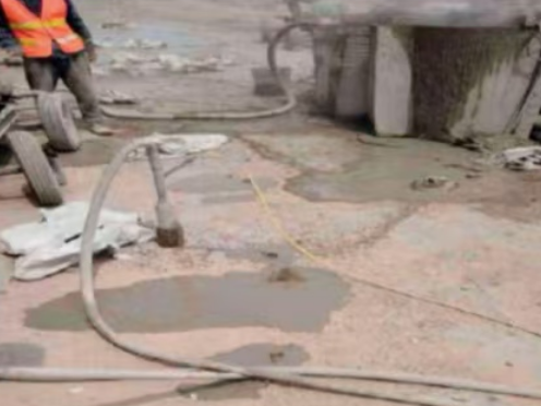 武威水泥混凝土路面板底注浆技术 路面脱空注浆整治方案